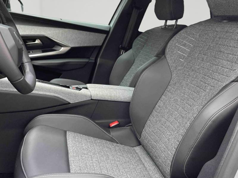 Used PEUGEOT 3008 Electrique 230ch Batterie 97 kWh Allure 2025 Blanc Okénite (M) € 45980 in Briey