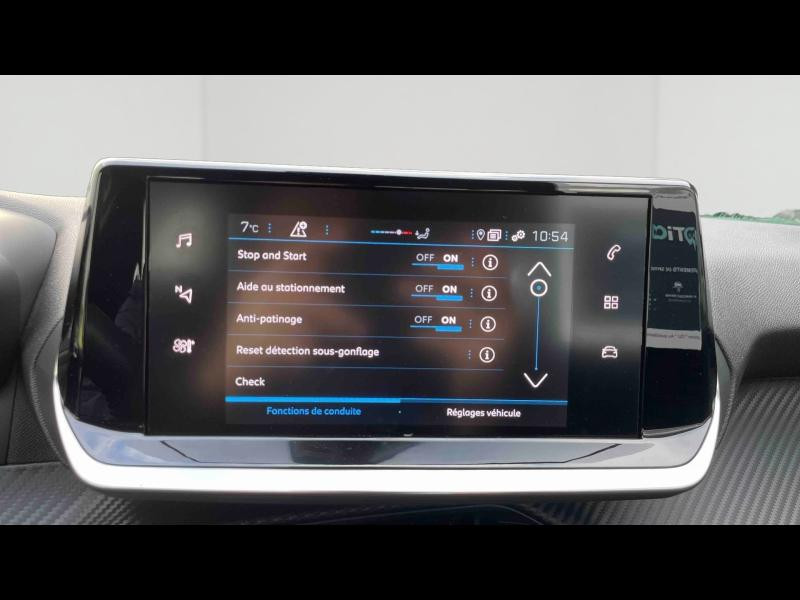 Used PEUGEOT 208 1.2 PureTech 100ch S&S Active Pack 2022 Blanc Banquise (O) € 12490 in Briey