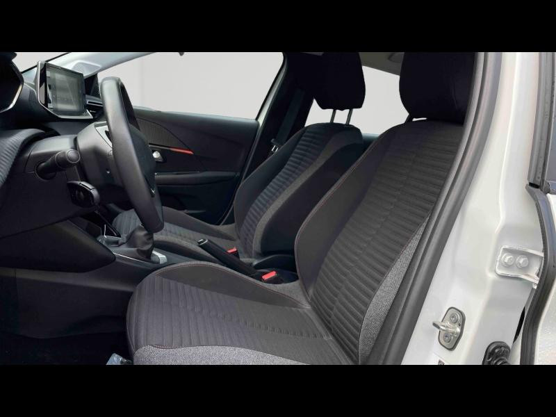 Used PEUGEOT 208 1.2 PureTech 100ch S&S Active Pack 2022 Blanc Banquise (O) € 12490 in Briey