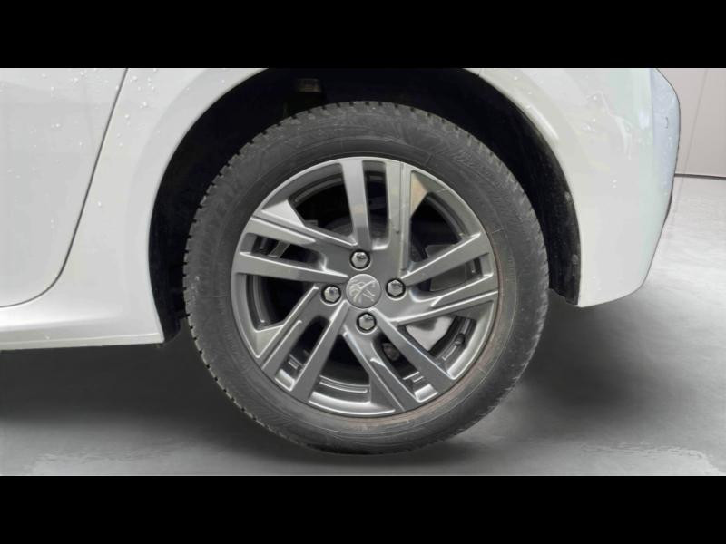 Used PEUGEOT 208 1.2 PureTech 100ch S&S Active Pack 2022 Blanc Banquise (O) € 12490 in Briey