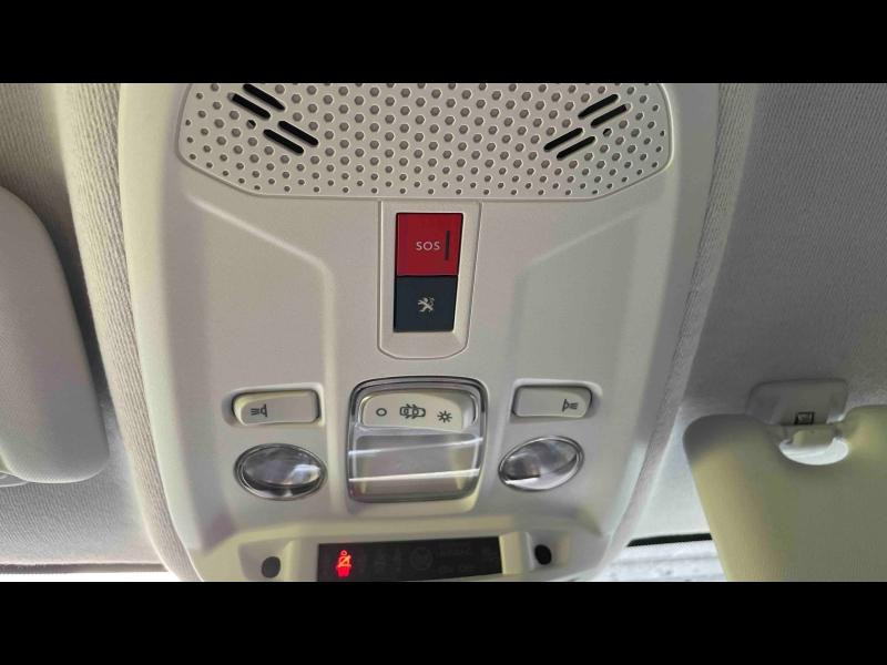 Used PEUGEOT 208 1.2 PureTech 100ch S&S Active Pack 2022 Blanc Banquise (O) € 12490 in Briey