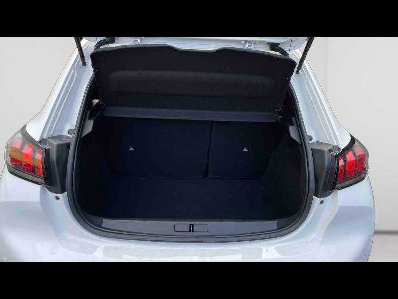 Used PEUGEOT 208 1.2 PureTech 100ch S&S Active Pack 2022 Blanc Banquise (O) € 12490 in Briey