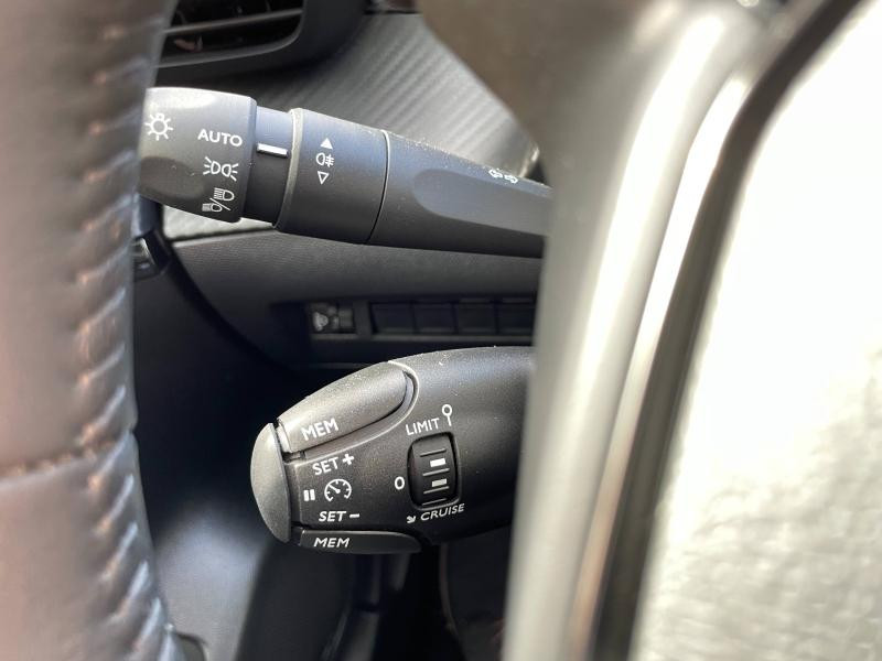 Used PEUGEOT 208 1.2 PureTech 100ch S&S Active 2024 Jaune € 15490 in Briey