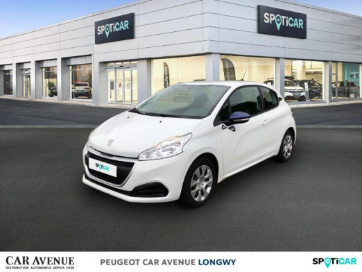 Used PEUGEOT 208 1.2 PureTech 68ch Like 5p 2018 Blanc Banquise € 9,990 in Longwy