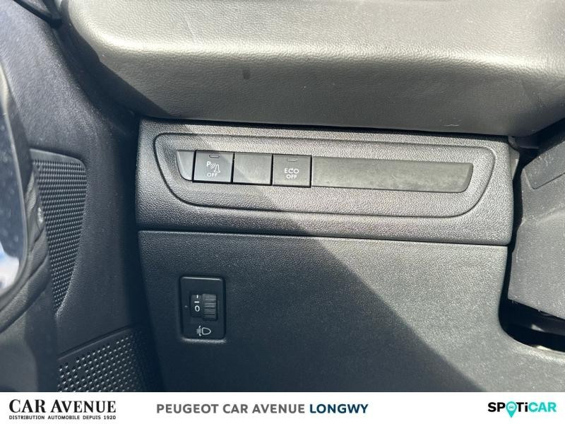 Occasion PEUGEOT 208 1.2 PureTech 82ch E6.c Signature 5p 2018 Gris Platinium 8990 € à Longwy