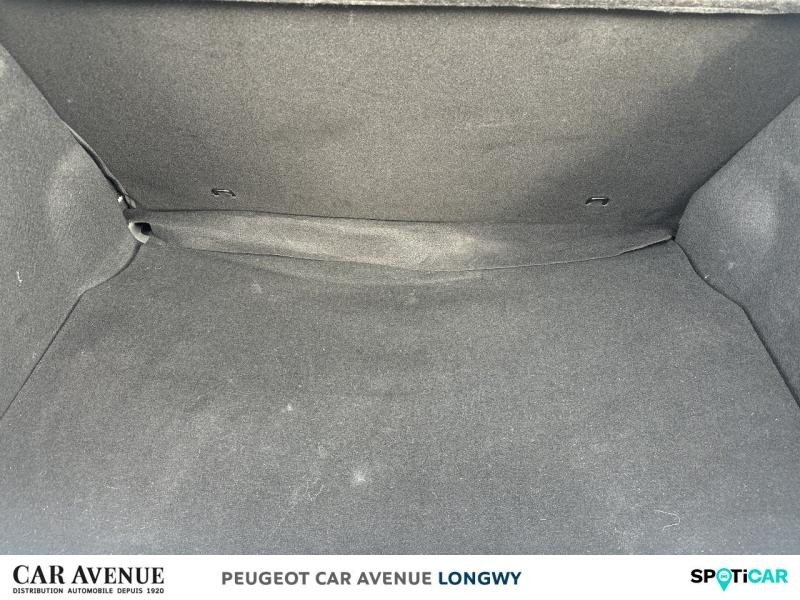 Occasion PEUGEOT 208 1.2 PureTech 68ch Like 5p 2018 Blanc Banquise 7490 € à Longwy