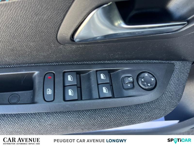 Occasion PEUGEOT 208 1.2 PureTech 100ch S&S Style 118g 2021 Blanc Banquise (O) 12990 € à Longwy