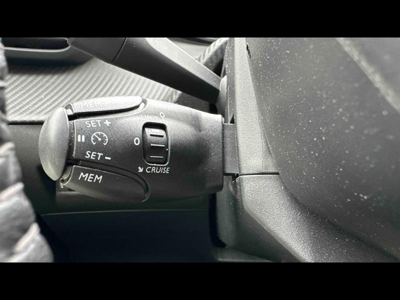 Used PEUGEOT 208 1.2 PureTech 75ch S&S Style 2023 Jaune € 12990 in Longwy