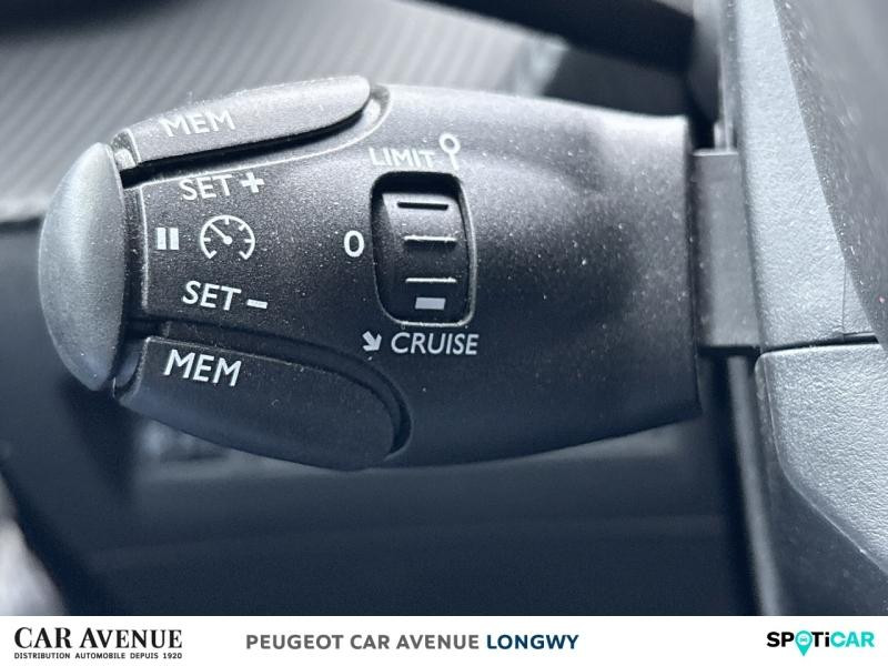 Used PEUGEOT 208 1.2 PureTech 75ch S&S Style 2023 Gris Artense (M) € 12890 in Longwy