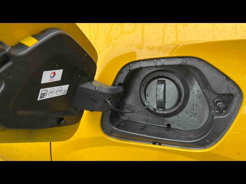 Occasion PEUGEOT 208 1.2 PureTech 100ch S&S Allure EAT8 2024 Jaune 17490 € à Nancy