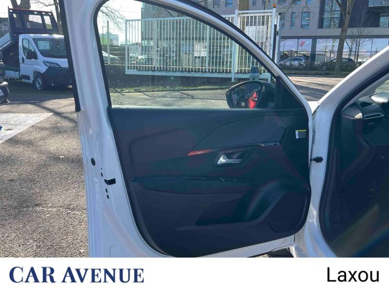Occasion PEUGEOT 208 e-208 136ch Active 2021 Blanc Banquise (O) 14799 € à Nancy