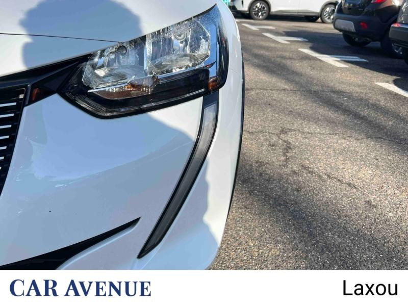 Occasion PEUGEOT 208 e-208 136ch Active 2021 Blanc Banquise (O) 14799 € à Nancy