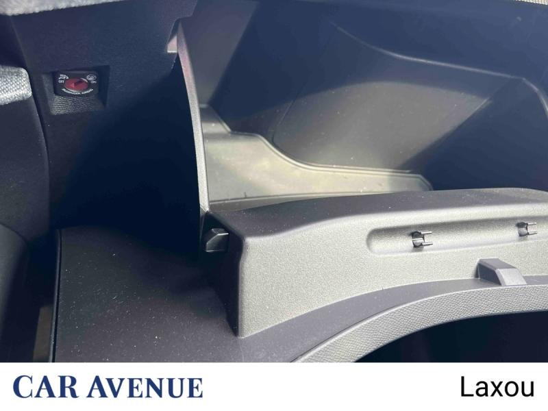 Used PEUGEOT 3008 1.2 Hybrid 136ch Allure e-DCS6 2025 Bleu Ingaro (M) € 32056 in Nancy