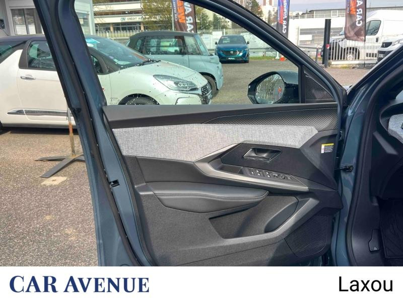 Used PEUGEOT 3008 1.2 Hybrid 136ch Allure e-DCS6 2025 Bleu Ingaro (M) € 32056 in Nancy