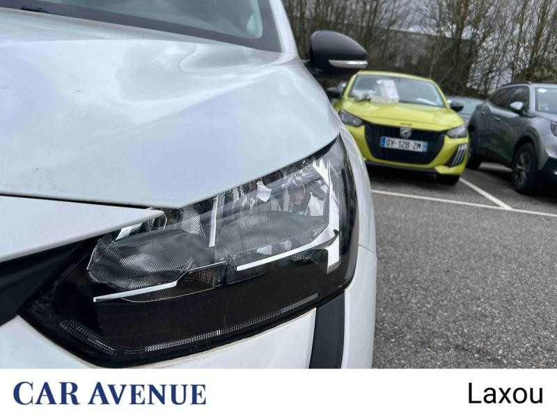 Used PEUGEOT 208 1.2 PureTech 75ch S&S Like 2021 Blanc Banquise (O) € 9699 in Nancy