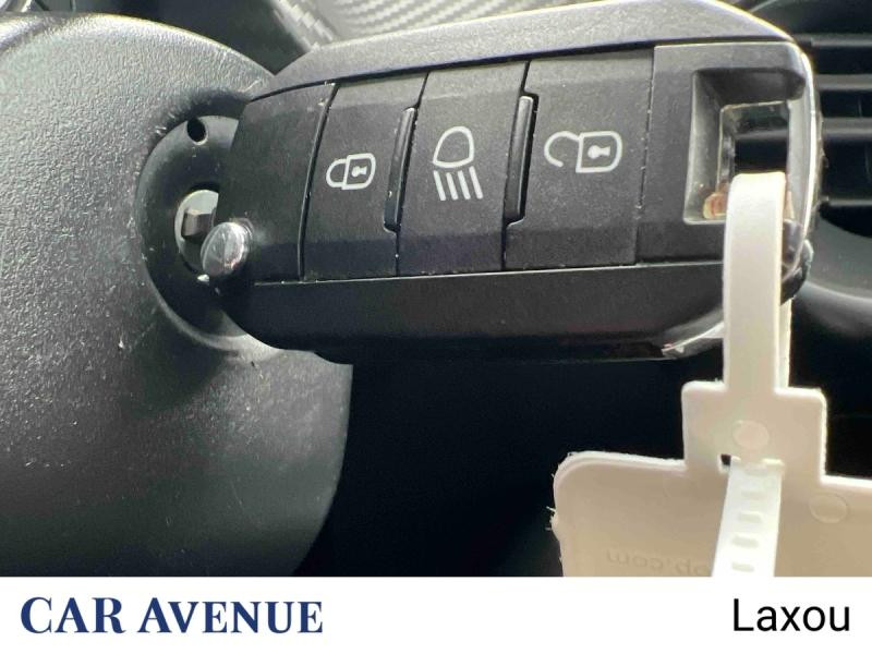 Used PEUGEOT 208 1.2 PureTech 75ch S&S Like 2021 Blanc Banquise (O) € 9699 in Nancy