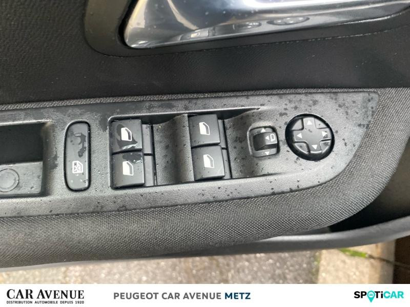 Used PEUGEOT 208 1.2 PureTech 100ch S&S Active Pack 2022 Gris Platinium (M) € 13690 in Metz