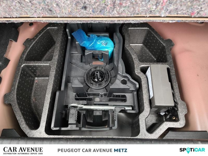 Used PEUGEOT 208 1.5 BlueHDi 100ch S&S Active 2022 Rouge Elixir (V) € 13990 in Metz