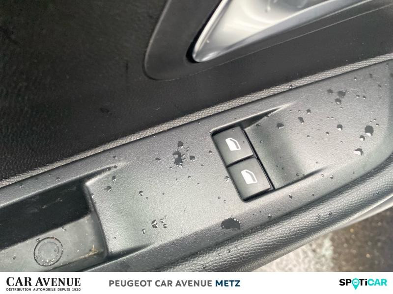 Used PEUGEOT 208 1.2 PureTech 75ch S&S Like 119g 2020 Blanc Banquise € 10490 in Metz