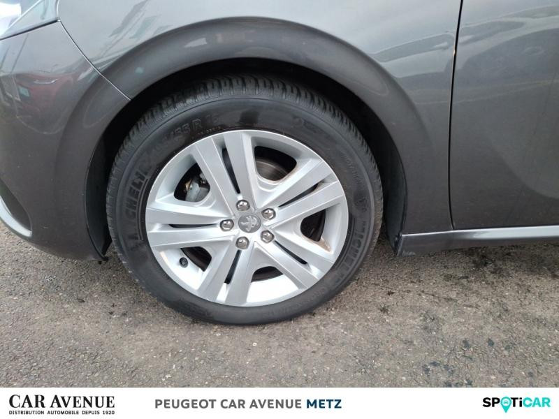 Occasion PEUGEOT 208 1.2 PureTech 82ch Style 5p 2018 Gris Platinium 8990 € à Metz