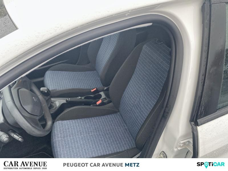 Used PEUGEOT 208 1.2 PureTech 75ch S&S Like 119g 2020 Blanc Banquise € 10490 in Metz