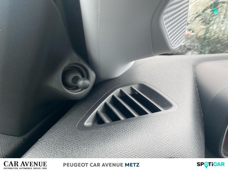 Used PEUGEOT 208 1.2 PureTech 75ch S&S Like 119g 2020 Blanc Banquise € 10490 in Metz