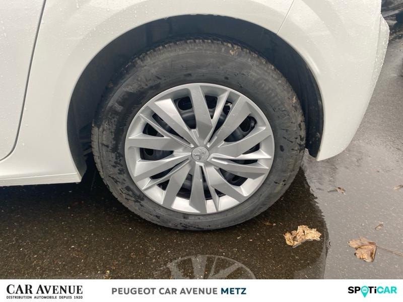 Used PEUGEOT 208 1.2 PureTech 75ch S&S Like 119g 2020 Blanc Banquise € 10490 in Metz
