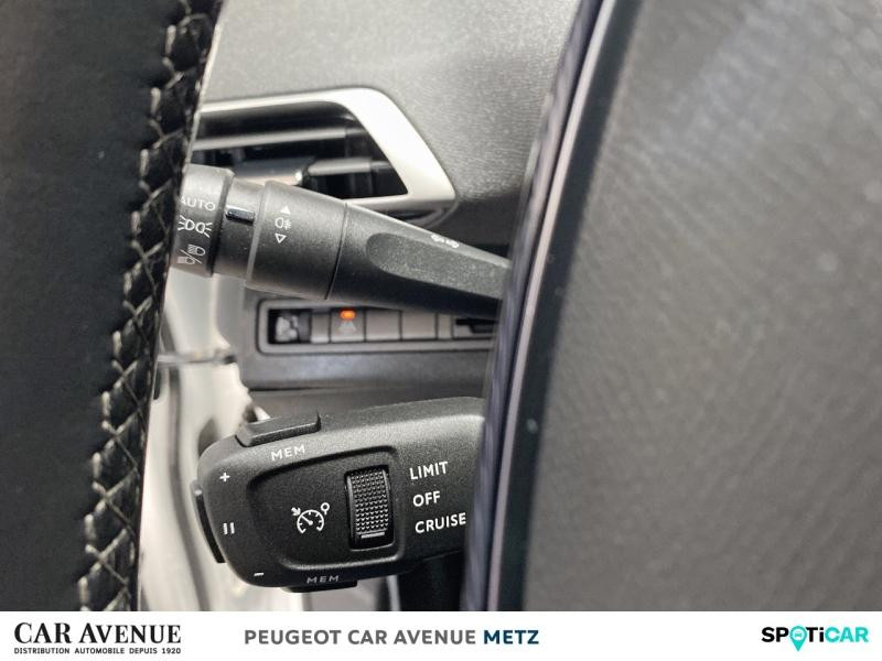 Used PEUGEOT 3008 1.2 PureTech 130ch S&S Allure 2022 Blanc Nacré (N) € 21489 in Metz