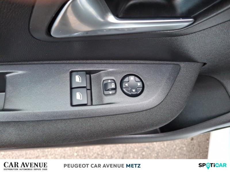 Used PEUGEOT 208 1.2 PureTech 75ch S&S Active 2021 Blanc Banquise (O) € 11690 in Metz