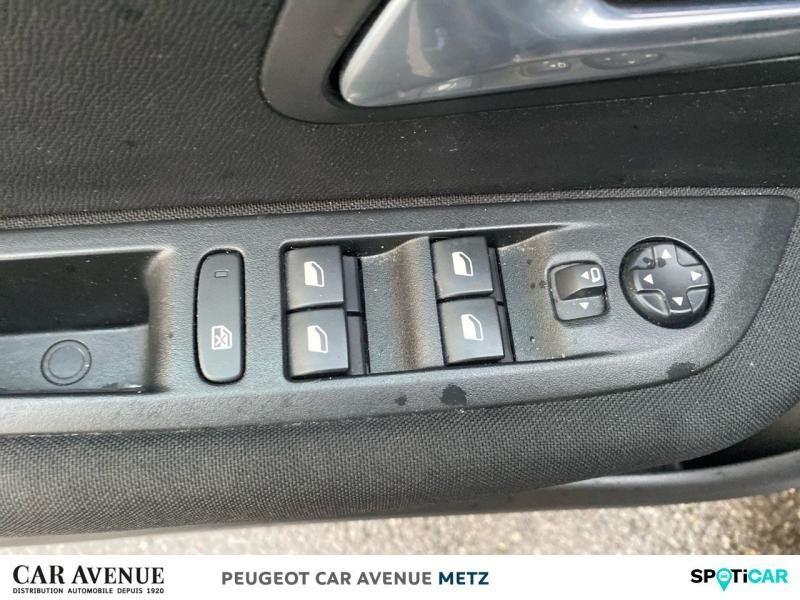 Used PEUGEOT 208 1.2 PureTech 100ch S&S Active Pack 2022 Gris Platinium (M) € 12990 in Metz