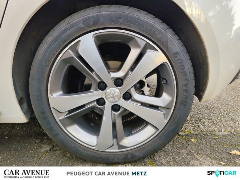 Used PEUGEOT 308 1.2 Puretech 110ch Style S&S 5p 2017 Blanc Nacré € 9990 in Metz