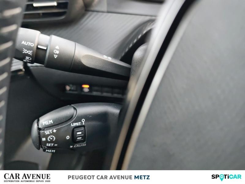 Used PEUGEOT 208 1.2 PureTech 75ch S&S Active 2021 Blanc Banquise (O) € 11590 in Metz