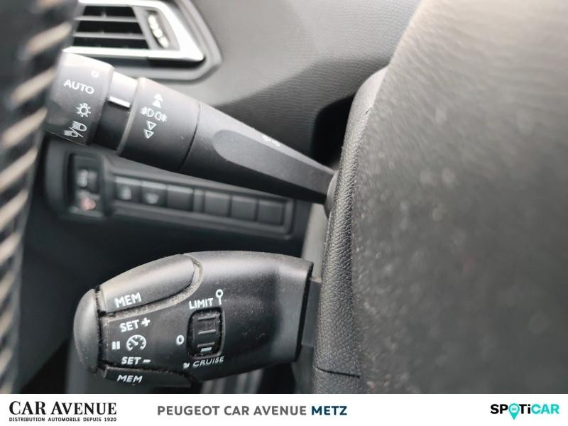 Used PEUGEOT 308 1.2 Puretech 110ch Style S&S 5p 2017 Blanc Nacré € 9990 in Metz