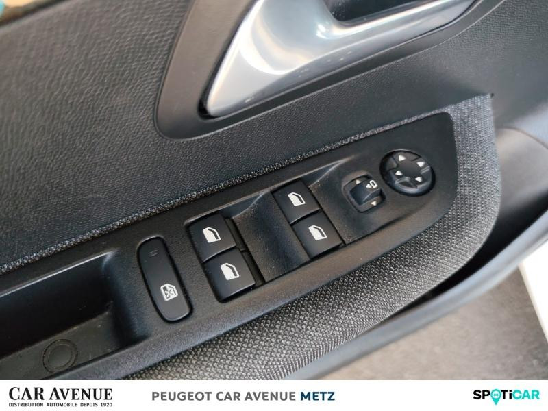 Occasion PEUGEOT 208 1.2 PureTech 100ch S&S Style 2022 Blanc Banquise (O) 13449 € à Metz