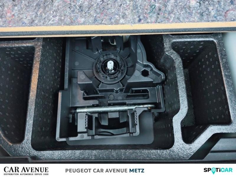 Used PEUGEOT 208 1.2 PureTech 75ch S&S Active 2021 Blanc Banquise (O) € 11590 in Metz