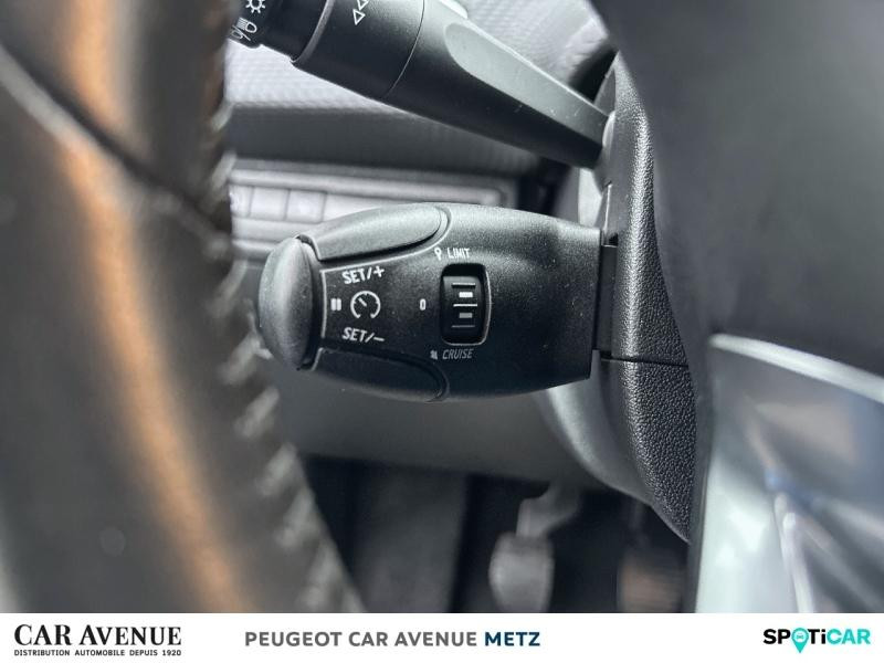 Occasion PEUGEOT 208 1.2 PureTech 82ch E6.c Signature 5p 2019 Gris Platinium 9490 € à Metz