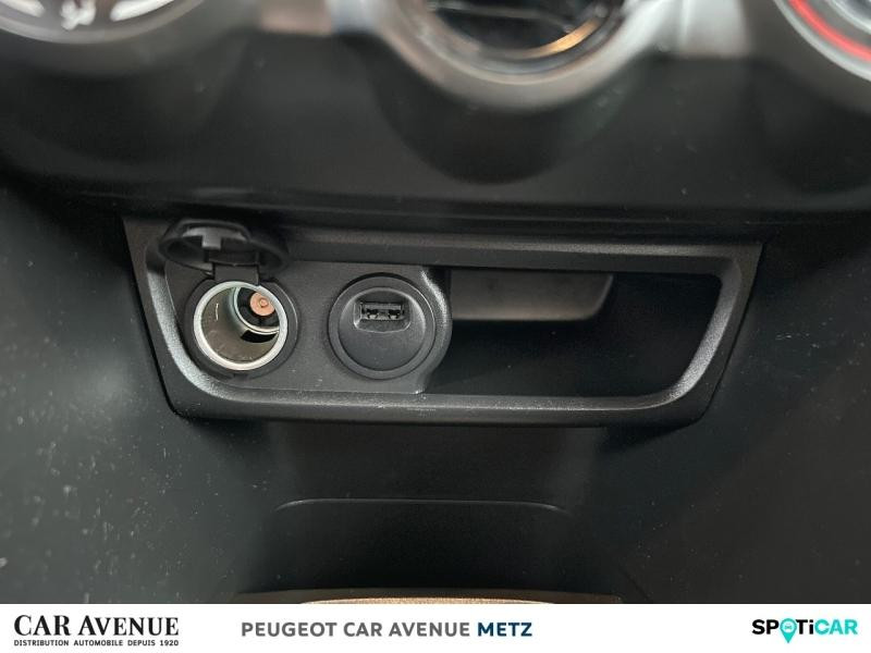 Occasion PEUGEOT 208 1.2 PureTech 82ch E6.c Signature 5p 2019 Gris Platinium 9490 € à Metz