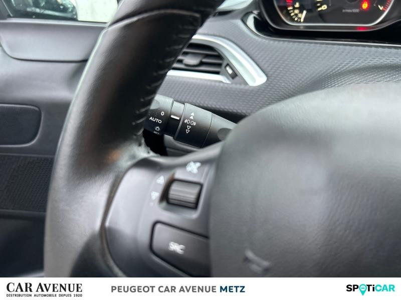 Occasion PEUGEOT 208 1.2 PureTech 82ch E6.c Signature 5p 2019 Gris Platinium 9490 € à Metz