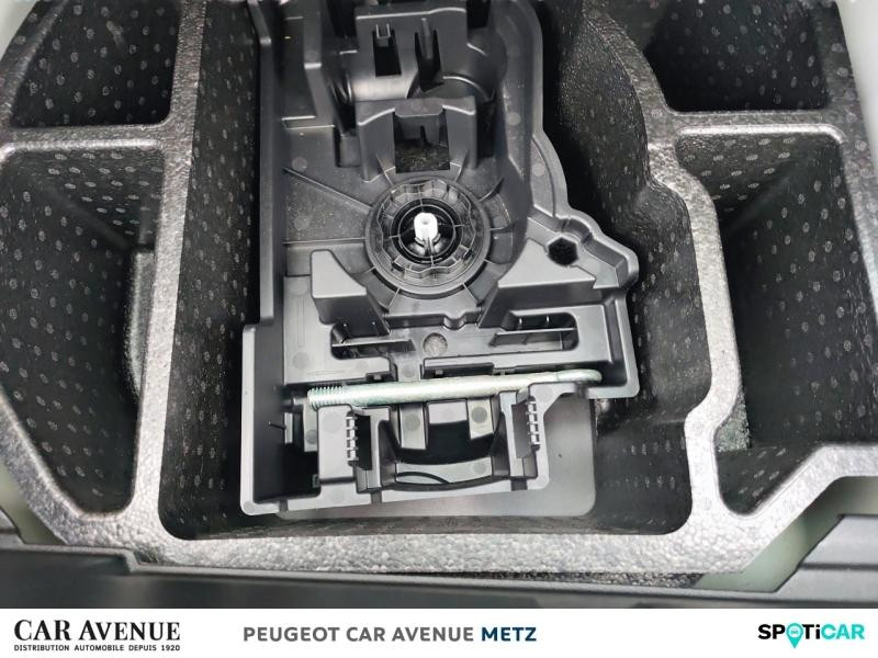 Used PEUGEOT 208 1.2 PureTech 75ch S&S Active 2021 Blanc Banquise (O) € 10790 in Metz