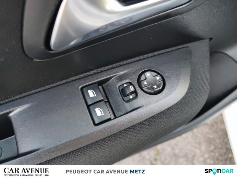 Used PEUGEOT 208 1.2 PureTech 75ch S&S Active 2021 Blanc Banquise (O) € 10990 in Metz