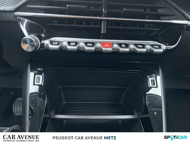 Used PEUGEOT 208 1.2 PureTech 75ch S&S Active 2021 Blanc Banquise (O) € 10590 in Metz