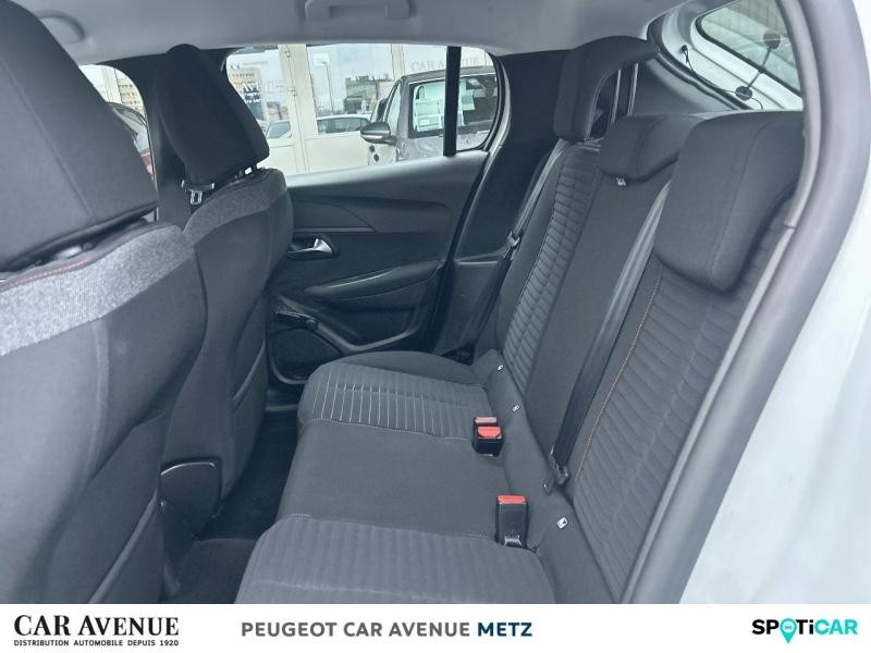 Used PEUGEOT 208 1.2 PureTech 75ch S&S Active 2021 Blanc Banquise (O) € 10590 in Metz