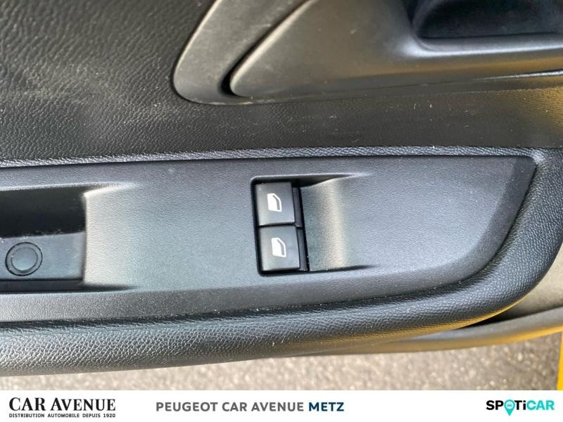Occasion PEUGEOT 208 1.2 PureTech 75ch S&S Like 2021 Jaune 11390 € à Metz