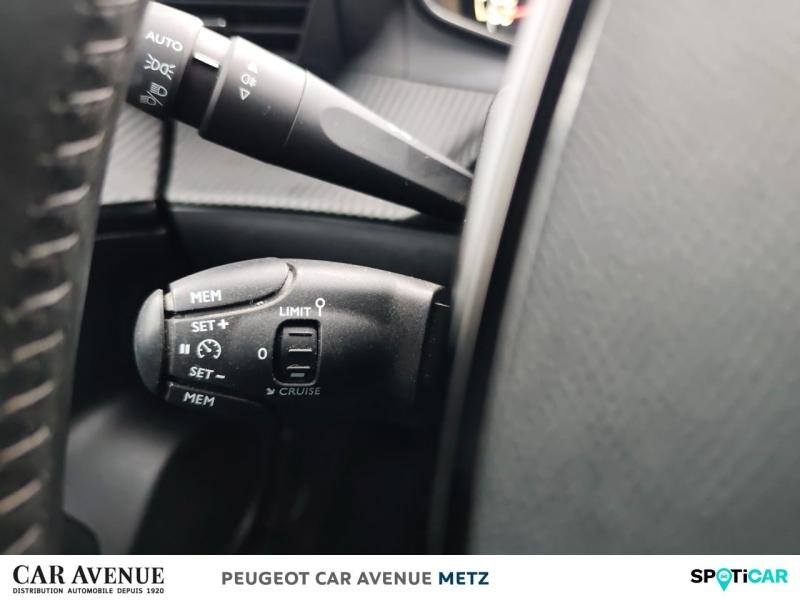 Used PEUGEOT 2008 1.2 PureTech 100ch S&S Allure 2021 Blanc banquise (O) € 15090 in Metz