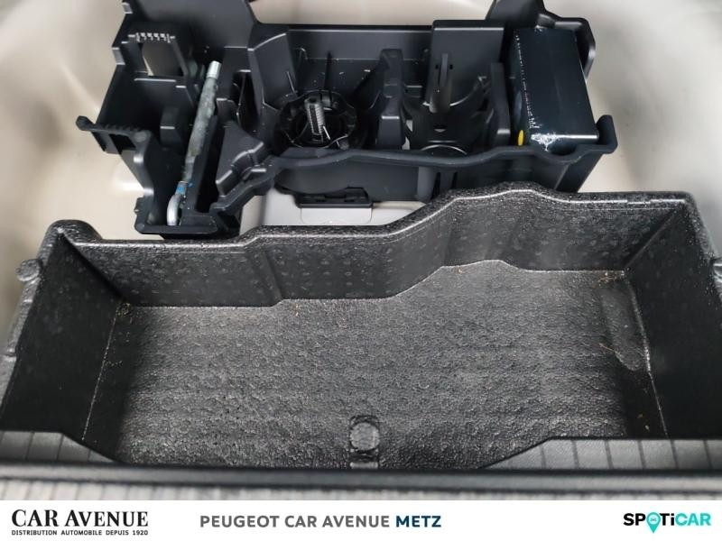 Used PEUGEOT 2008 1.2 PureTech 100ch S&S Allure 2021 Blanc banquise (O) € 15090 in Metz