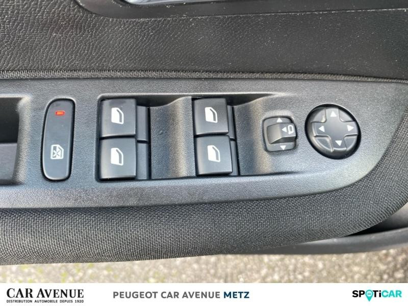 Occasion PEUGEOT 208 1.2 PureTech 100ch S&S Active Pack 2022 Gris Platinium (M) 12990 € à Metz