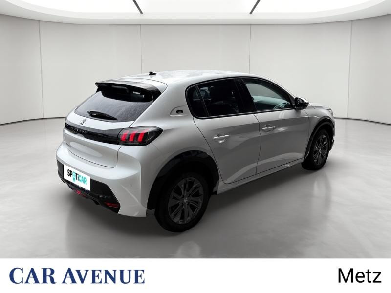 Used PEUGEOT 208 e-208 136ch Allure 2021 Blanc nacré € 15390 in Metz