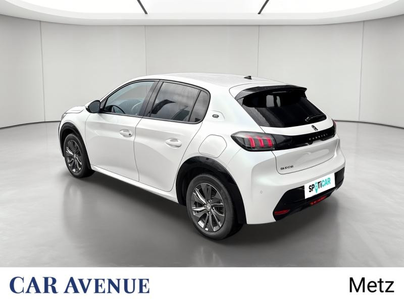 Used PEUGEOT 208 e-208 136ch Allure 2021 Blanc nacré € 15390 in Metz