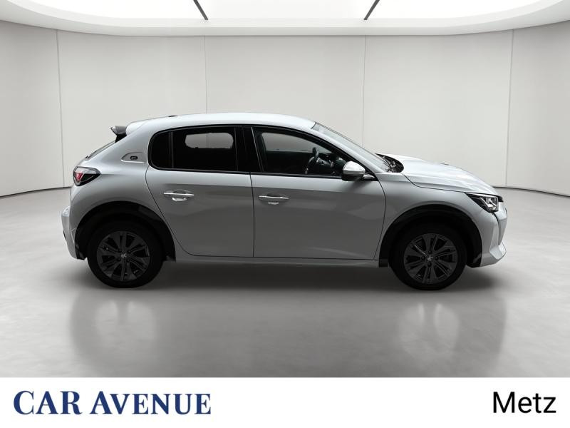 Used PEUGEOT 208 e-208 136ch Allure 2021 Blanc nacré € 15390 in Metz