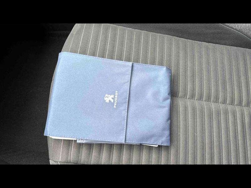 Used PEUGEOT 208 1.2 PureTech 100ch S&S Style 2021 Blanc Banquise (O) € 12990 in Metz